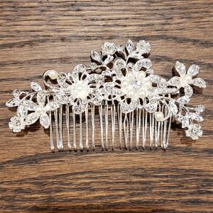Rhinestone bridal hair comb silver & pearls